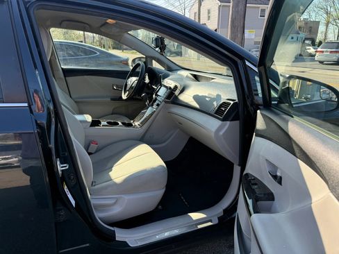 Used 2015 Toyota Venza LE image 18