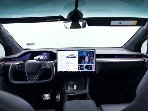 Used 2023 Tesla Model X image 26