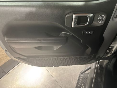 Used 2020 Jeep Wrangler Unlimited Sport image 25