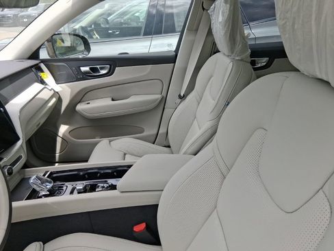 New 2026 Volvo XC60 B5 Ultra w/ Protection Package Premier AWD/4WD image 9