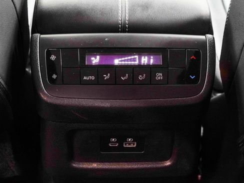 Used 2023 Nissan Pathfinder SL AWD/4WD image 24