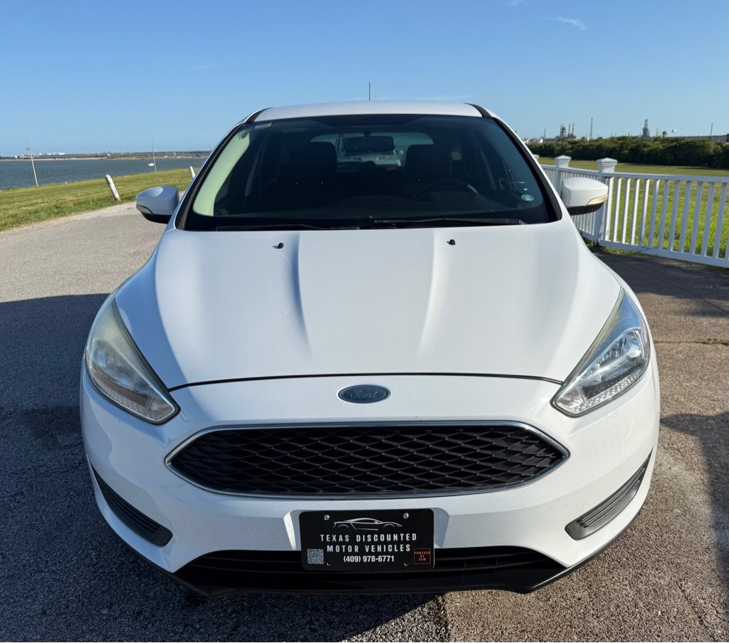 Used 2017 Ford Focus SE FWD image 2