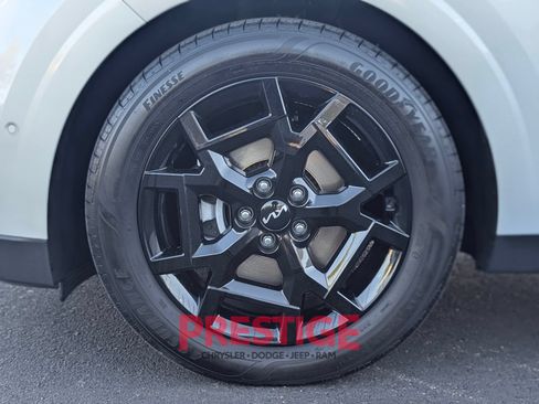 Used 2025 Kia Carnival SX Prestige FWD image 12