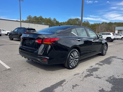 Used 2024 Nissan Altima 2.5 SV image 5