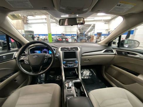 Used 2018 Ford Fusion SE image 26