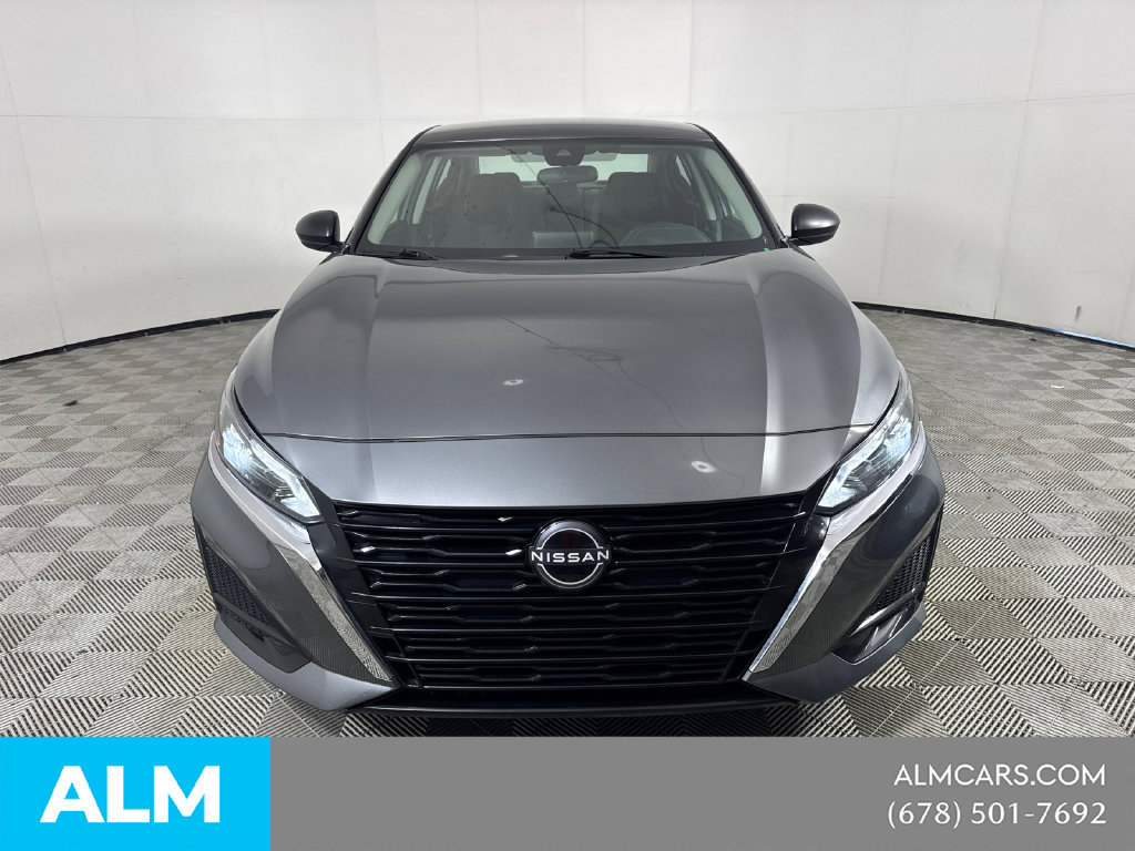 Used 2025 Nissan Altima 2.5 SV FWD image 2