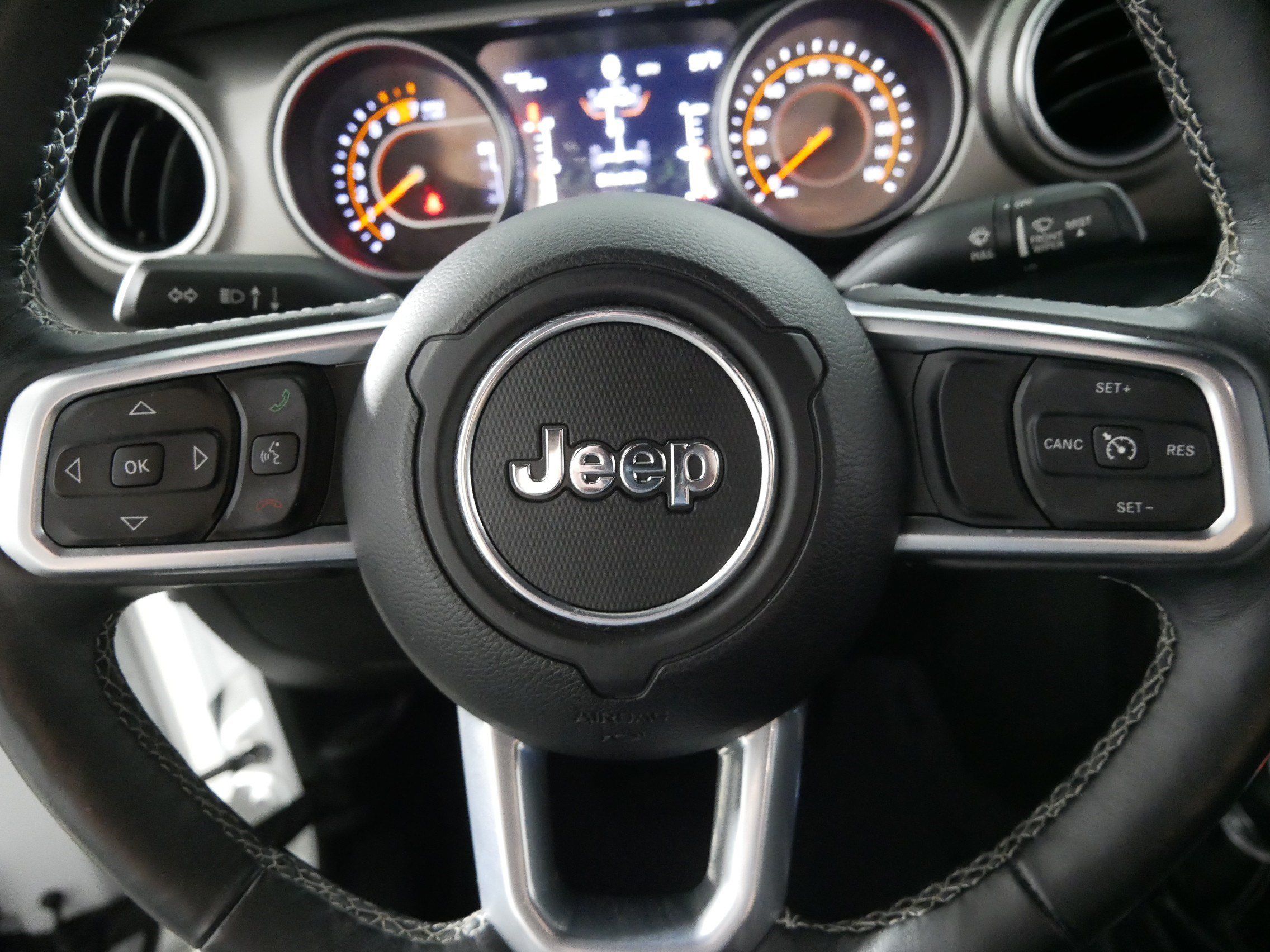 Used 2018 Jeep Wrangler Unlimited Sahara AWD/4WD image 25