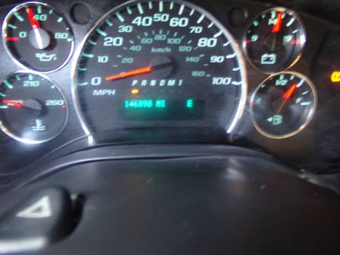 Used 2015 Chevrolet Express 2500 RWD image 25