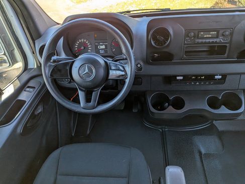 Used 2019 Mercedes-Benz Sprinter 144 image 9