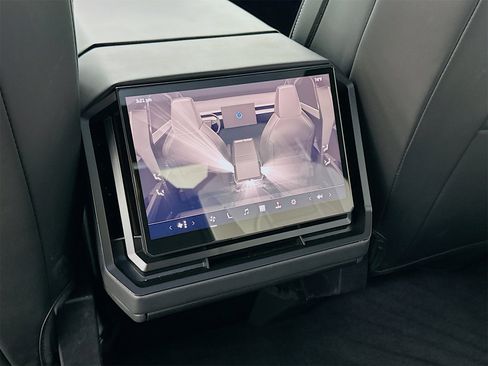 Used 2024 Tesla Cybertruck AWD Crew Cab image 25