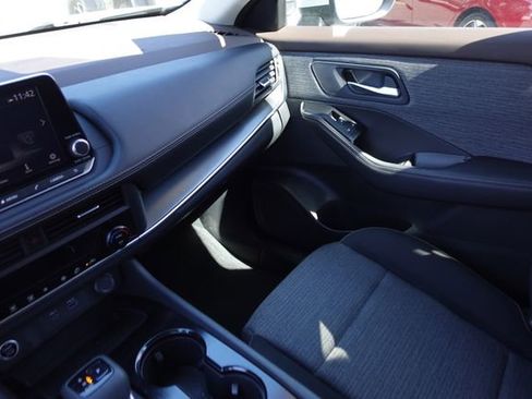 Used 2023 Nissan Rogue SV image 21