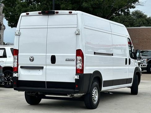 Used 2025 RAM ProMaster 2500 w/ Convenience Group FWD image 4