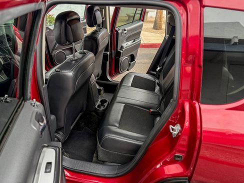 Used 2016 Jeep Compass Latitude image 9