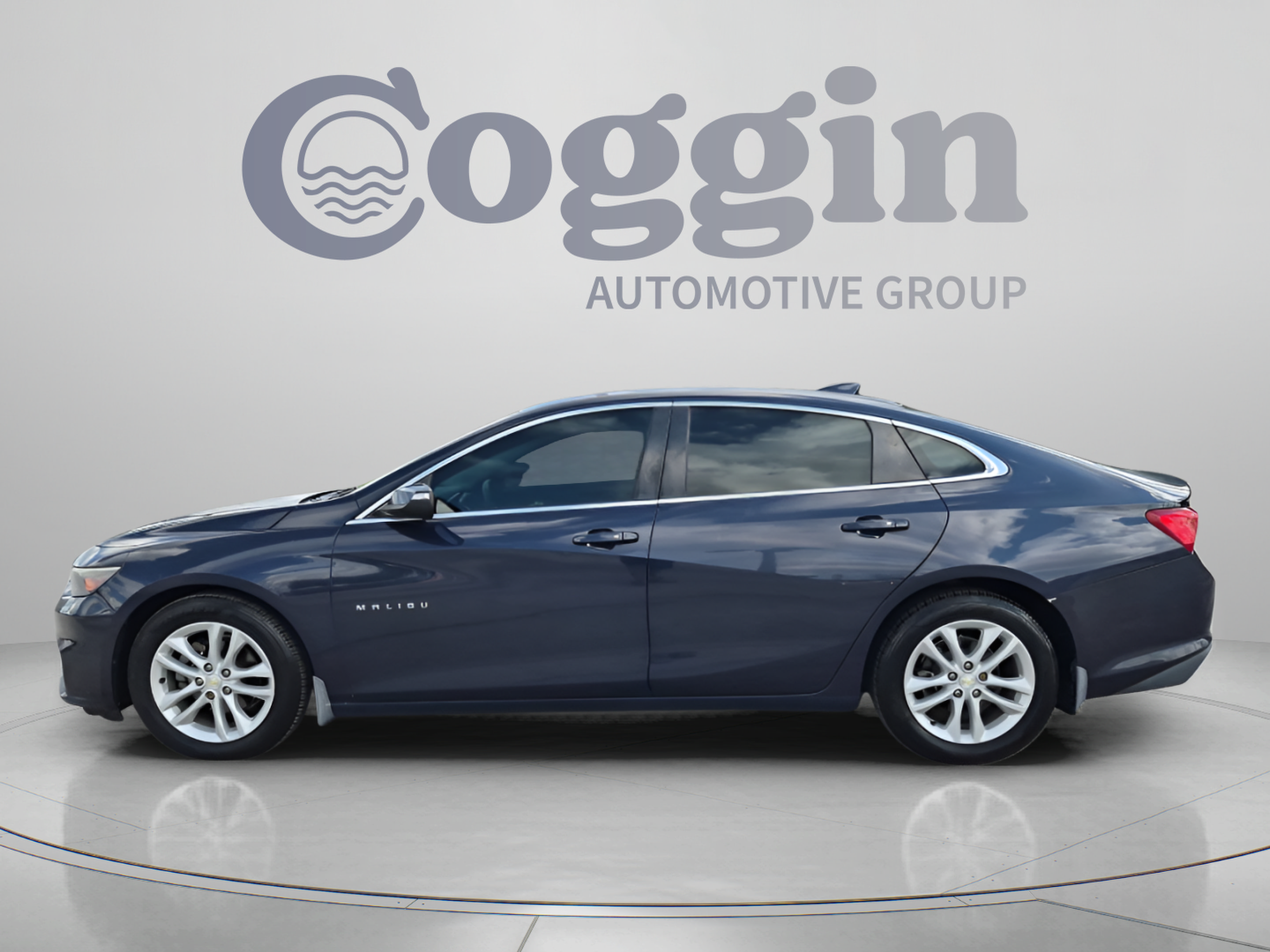 Used 2018 Chevrolet Malibu LT w/ Leather Package FWD image 3