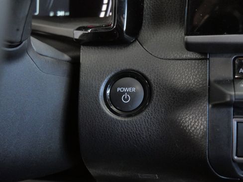 Certified 2025 Toyota Camry SE image 30