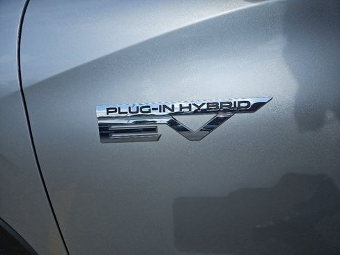 Used 2024 Mitsubishi Outlander SE AWD/4WD image 9