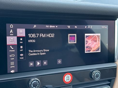 Certified 2025 Porsche Macan AWD/4WD image 20