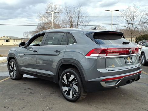Used 2025 Volkswagen Atlas Cross Sport SE image 7