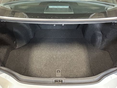 Used 2016 Toyota Camry LE image 9