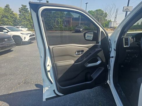 Used 2024 Nissan Frontier SV w/ SV Convenience Package image 27
