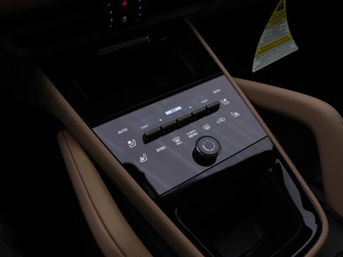 Used 2024 Porsche Cayenne Coupe image 13