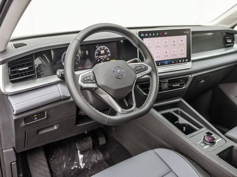 New 2026 Volkswagen Tiguan SE FWD image 6