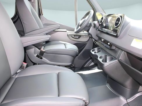 New 2025 Mercedes-Benz Sprinter 2500 image 28