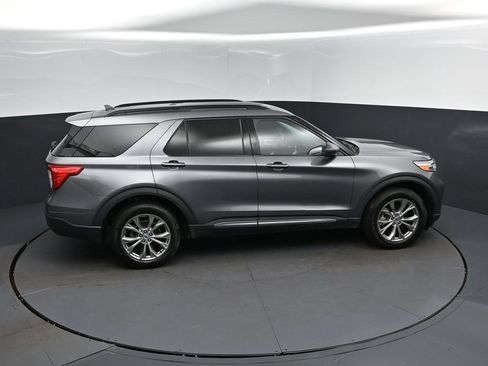 Used 2023 Ford Explorer XLT w/ Equipment Group 202A AWD/4WD image 35