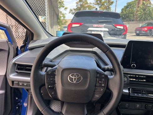 Used 2025 Toyota Prius LE image 34