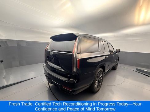 Used 2023 Cadillac Escalade V w/ LPO, ONYX Package AWD/4WD image 4