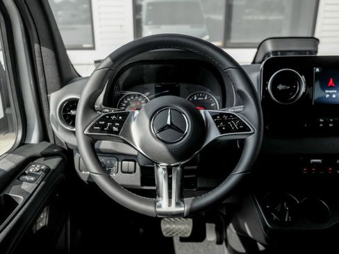 Used 2025 Mercedes-Benz Sprinter 2500 image 20