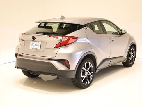 Used 2020 Toyota C-HR XLE FWD image 6