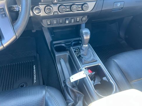 Used 2019 Toyota Tacoma TRD Sport image 14