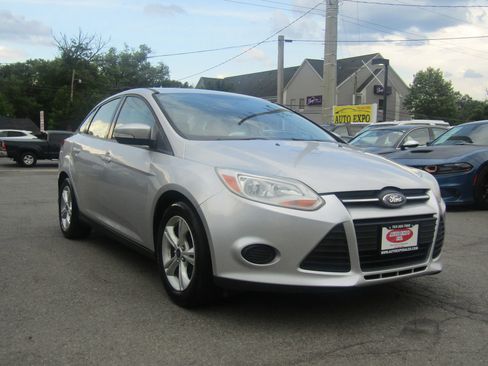Used 2013 Ford Focus SE w/ SE Winter Pkg FWD image 1