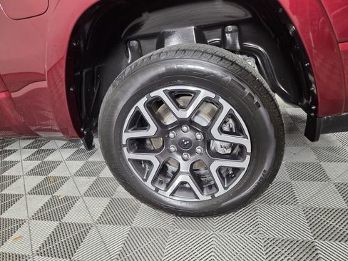 Used 2025 RAM 1500 Laramie image 25