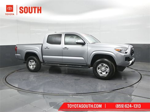 Used 2022 Toyota Tacoma SR image 1