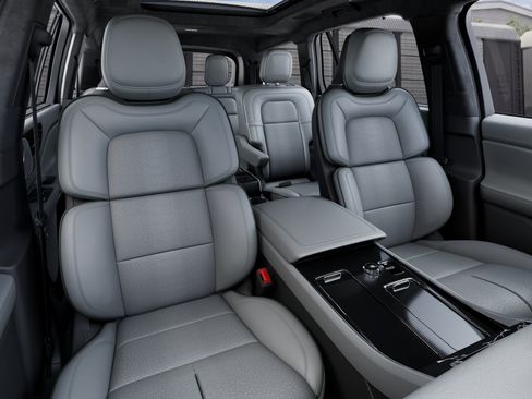 New 2027 Lincoln Aviator Black Label AWD/4WD image 10