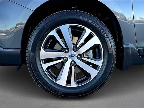 Used 2019 Subaru Outback 3.6R Limited w/ Popular Package #2 image 8