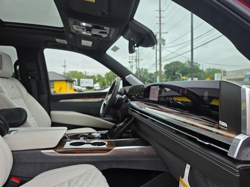 Used 2026 Cadillac Escalade Platinum Sport w/ LPO, ONYX Package AWD/4WD image 34