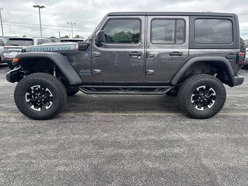 Used 2025 Jeep Wrangler Unlimited Rubicon 4xe w/ Safety Group AWD/4WD image 4