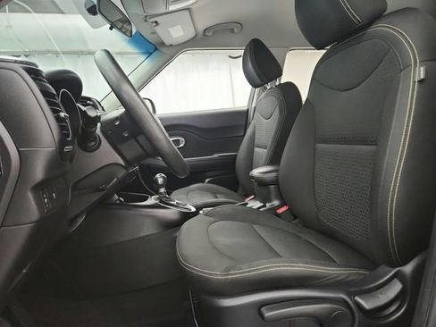 Used 2015 Kia Soul + FWD image 10
