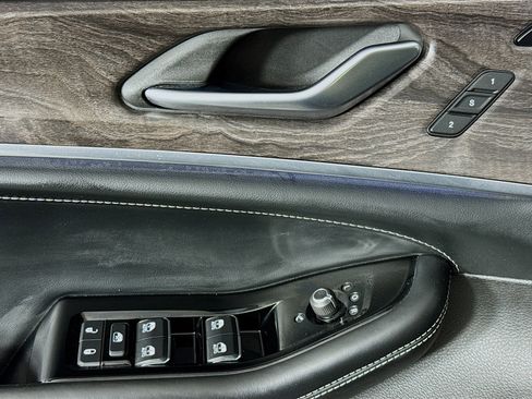 Used 2022 Jeep Grand Cherokee Overland w/ Luxury Tech Group IV image 23