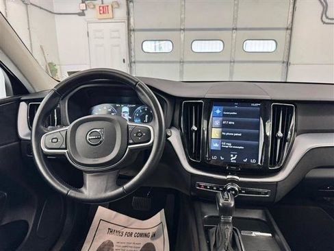 Used 2020 Volvo XC60 T6 Momentum AWD/4WD image 21