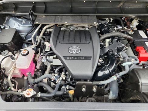 Used 2024 Toyota Highlander Limited FWD image 15