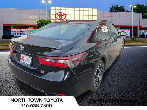 Used 2024 Toyota Camry SE image 6