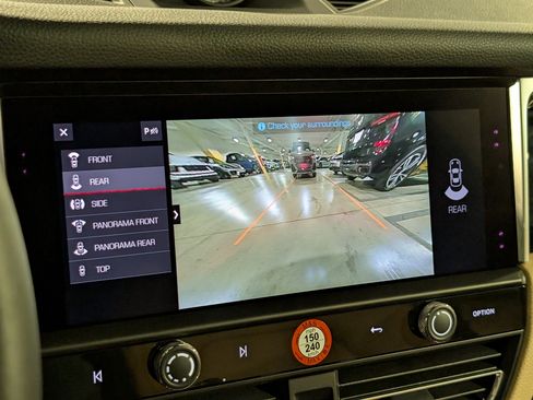 Certified 2025 Porsche Macan image 36