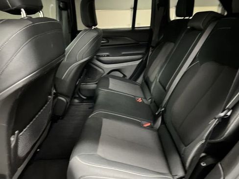 Used 2024 Jeep Grand Cherokee Laredo image 24