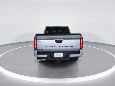 Used 2025 Toyota Tacoma TRD Off-Road image 7