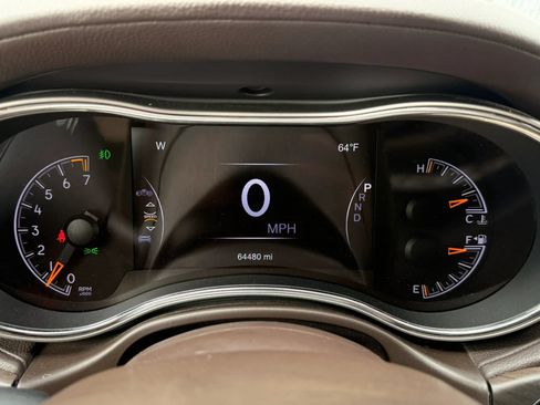 Used 2019 Jeep Grand Cherokee Overland AWD/4WD image 25