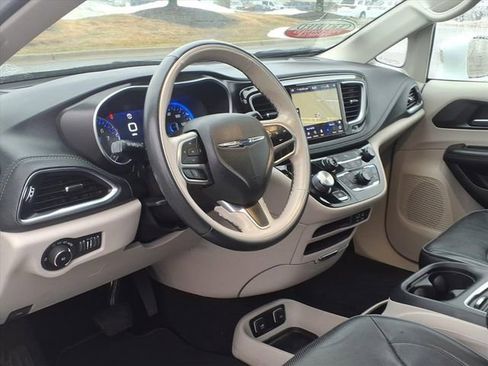 Certified 2020 Chrysler Pacifica Limited image 7